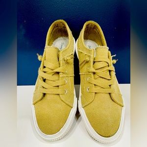 Tommy Bahama Woman comfortable shoe 8.5 light natural green